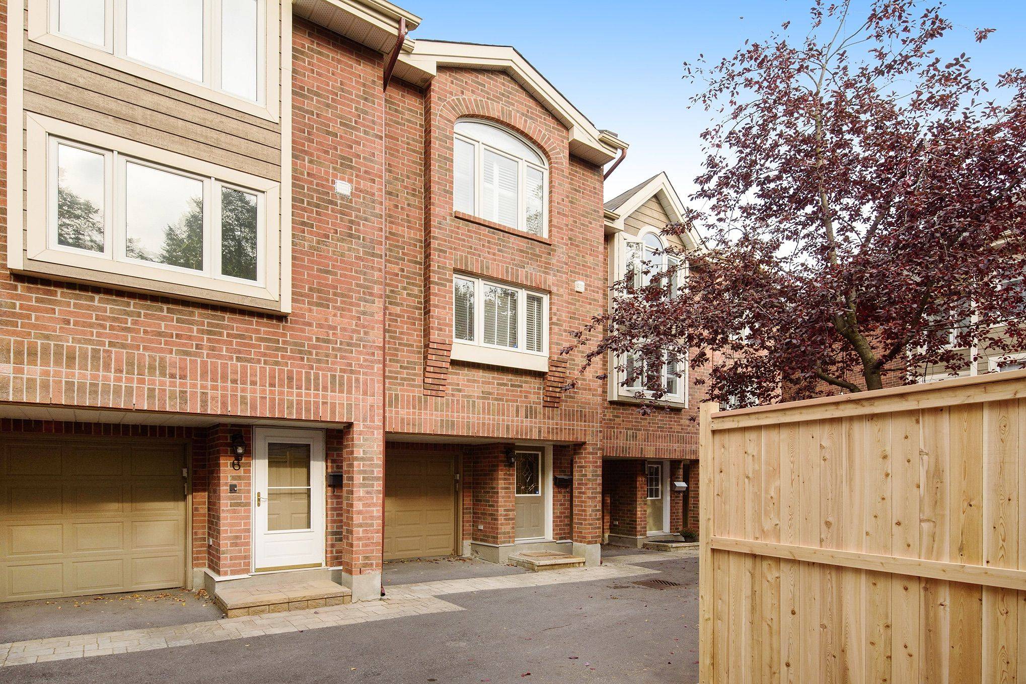 8 Cornerstone Private, Ottawa Centre, ON K2P 2N3