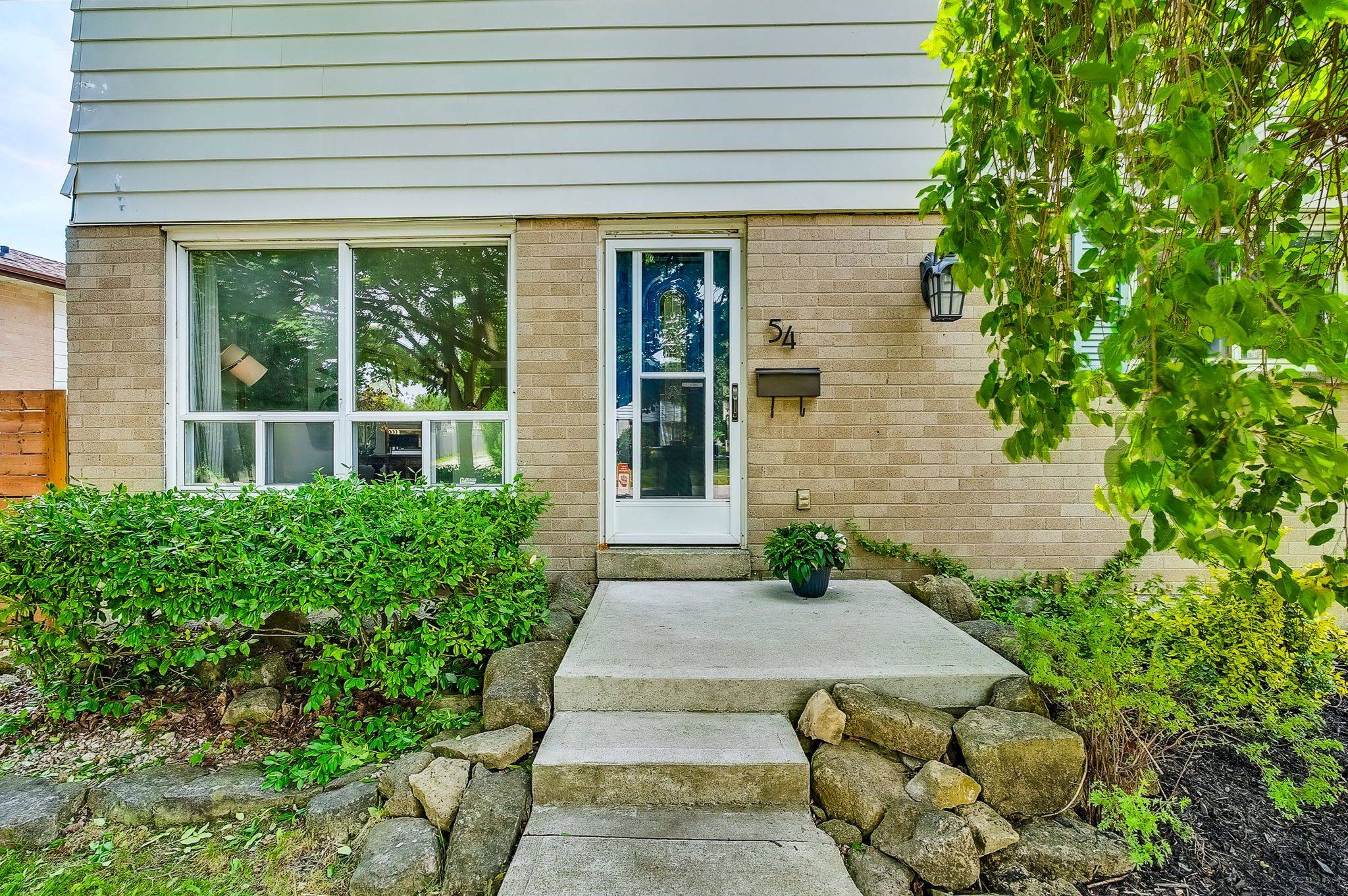 Hamilton, ON L8J 1C8,54 John Murray ST