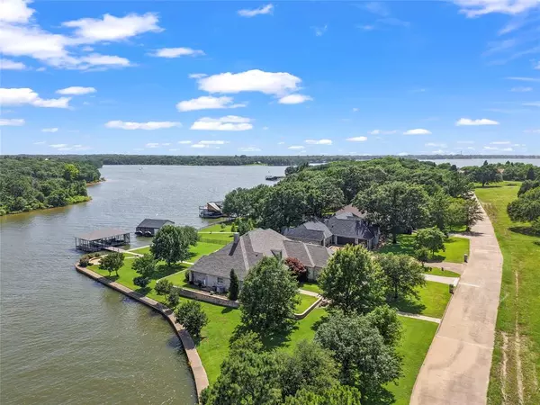 229 Lakeside Drive, Malakoff, TX 75148