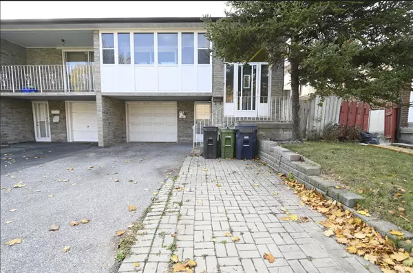 88 Glendower Circuit #Main, Toronto E05, ON M1T 2Z4