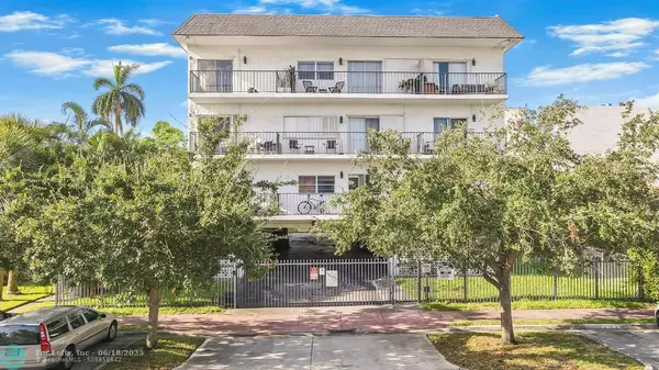 1960 Marseille Dr, Miami Beach, FL 33141