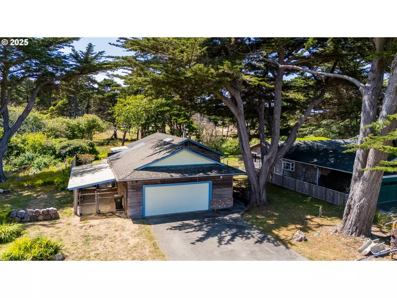 1260 JACKSON AVE, Bandon, OR 97411