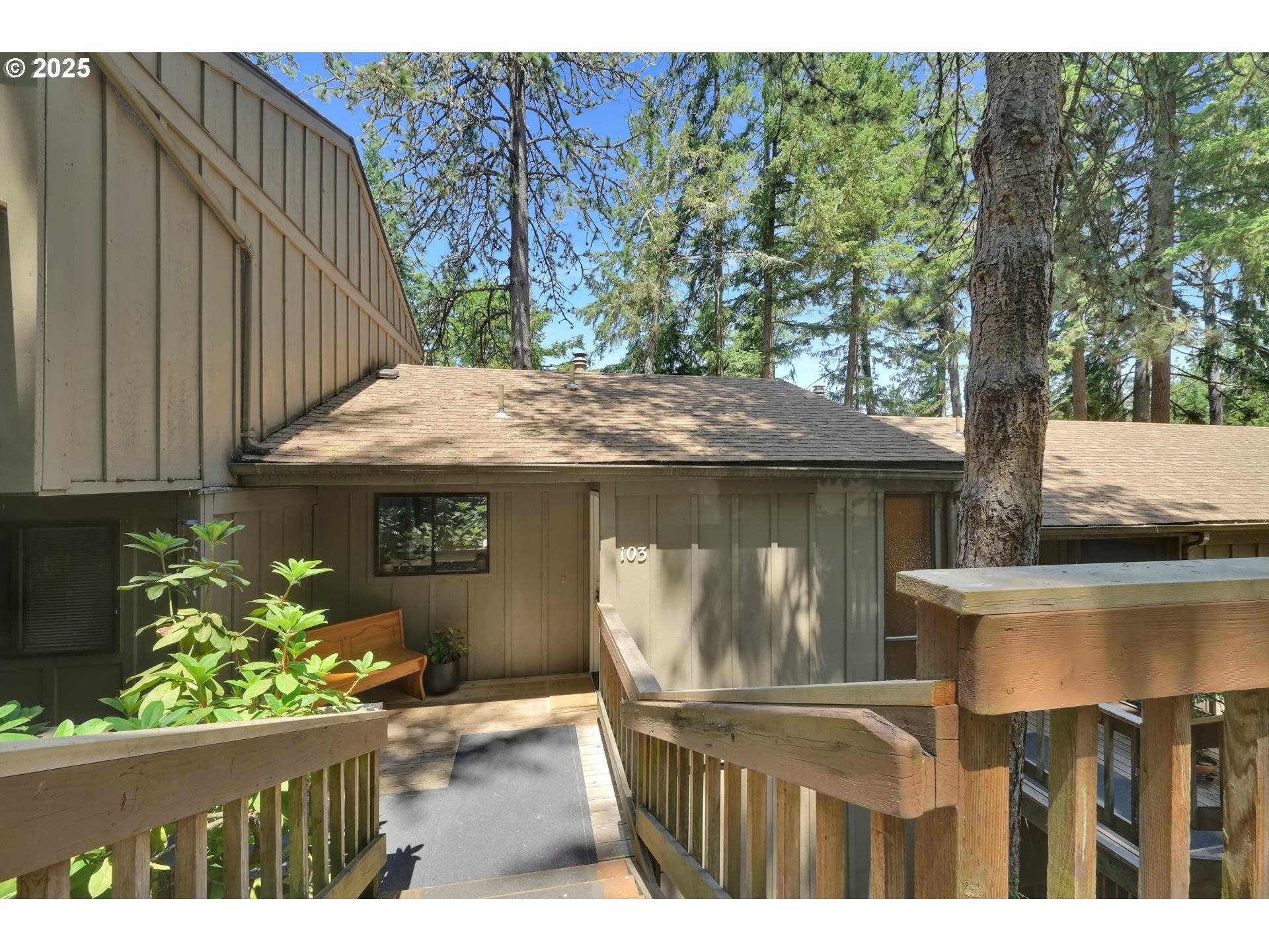 103 TREEHILL LOOP, Eugene, OR 97405