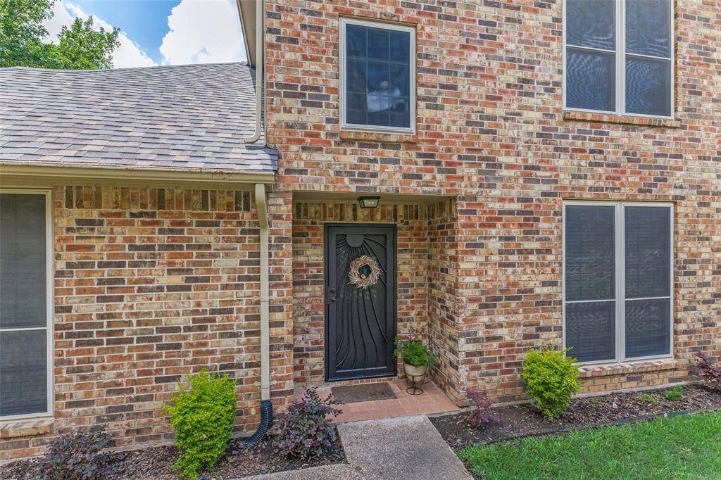 Hurst, TX 76053,1230 Wooded Trail