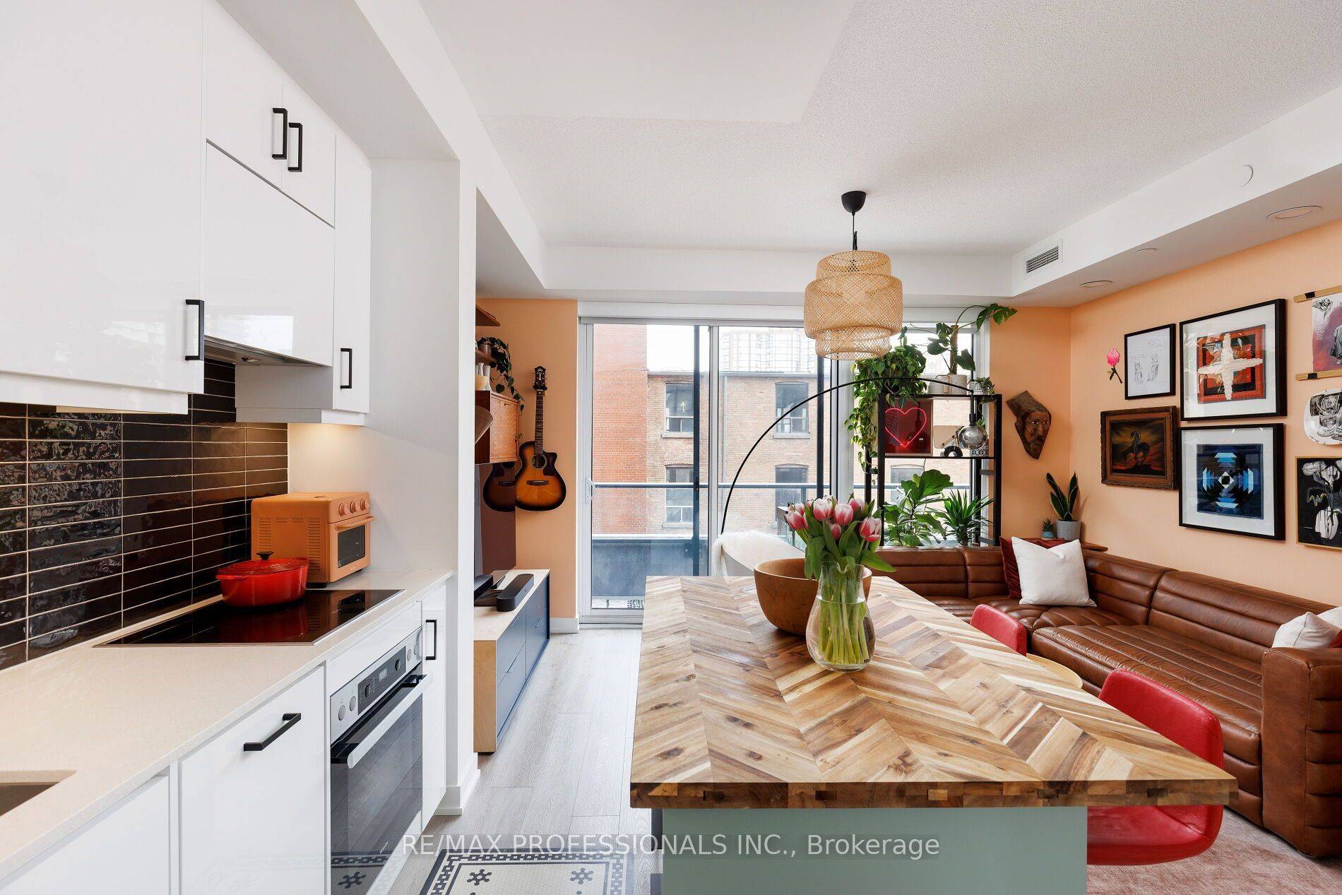 9 Tecumseth ST #425, Toronto C01, ON M5V 0S5