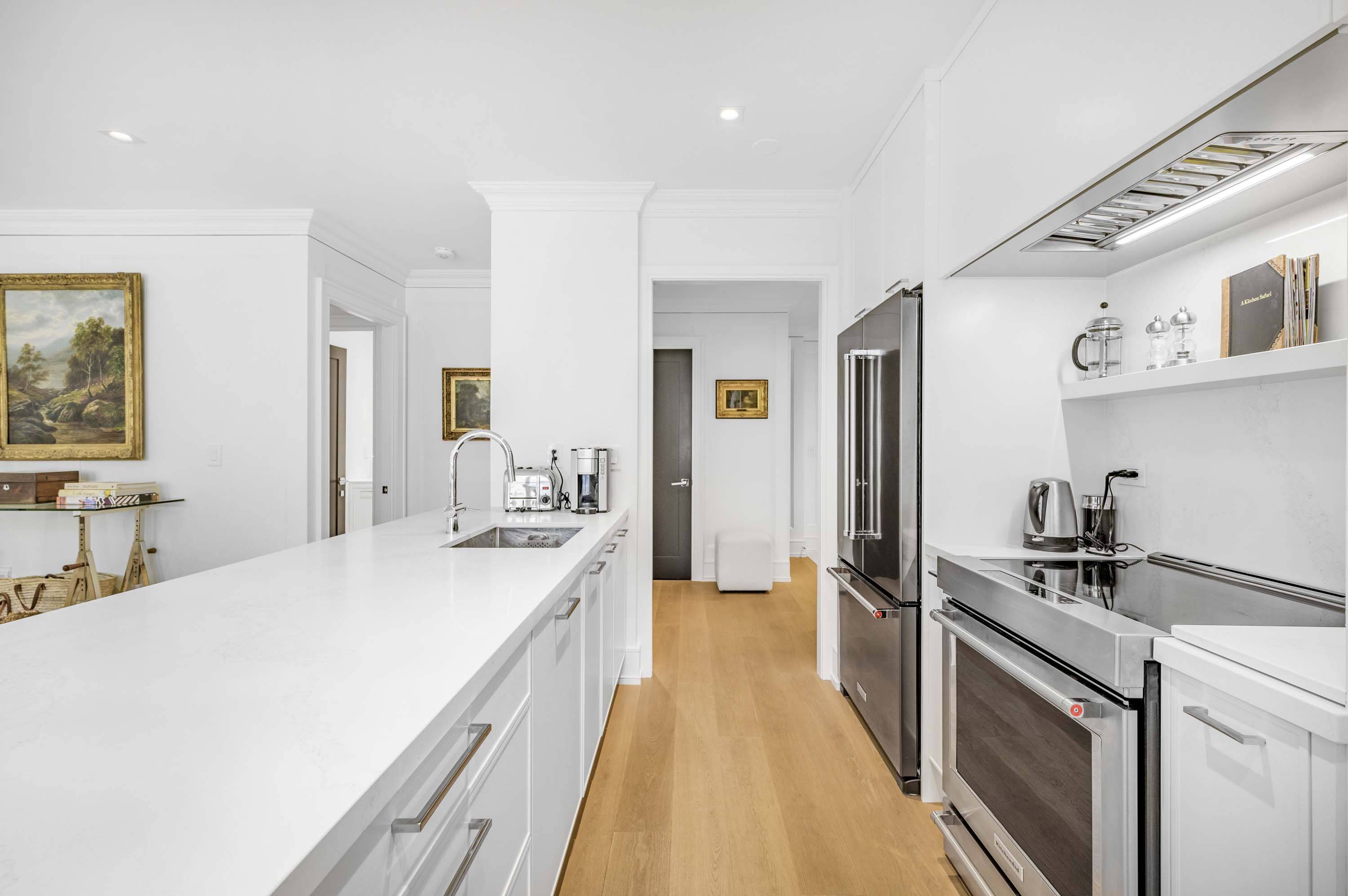 Toronto C02, ON M4V 3C6,10 Delisle AVE #104