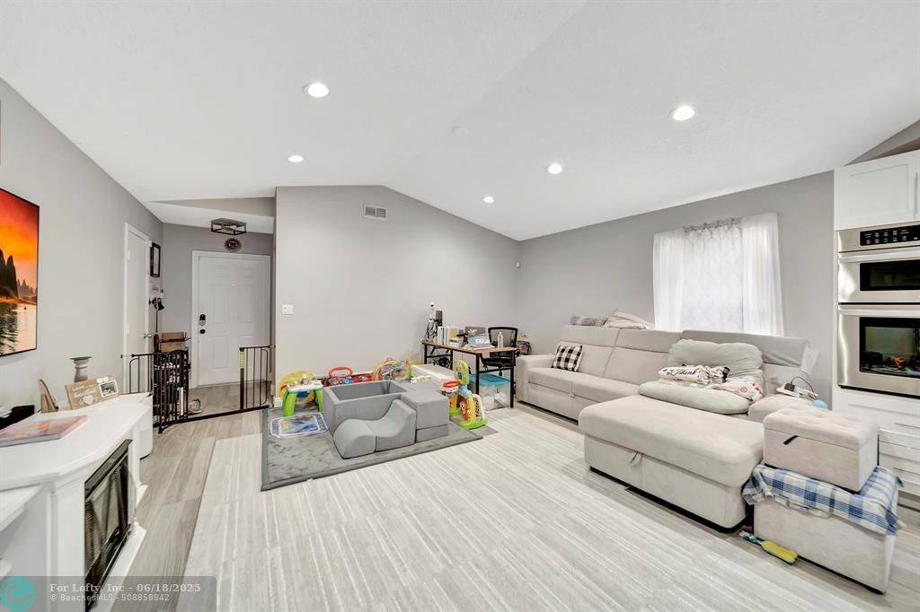 Davie, FL 33314,4461 SW 72nd Ter