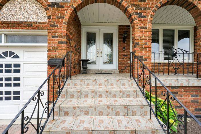 Brampton, ON L6V 3A2,112 Linkdale RD