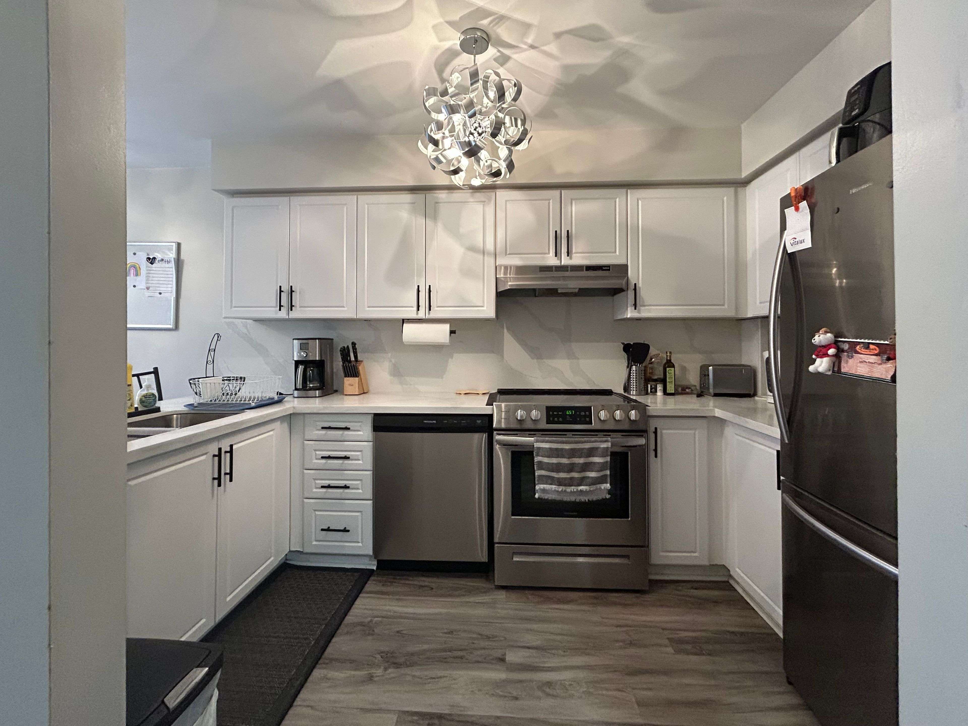 Burlington, ON L7M 3Z4,2110 Cleaver AVE #121