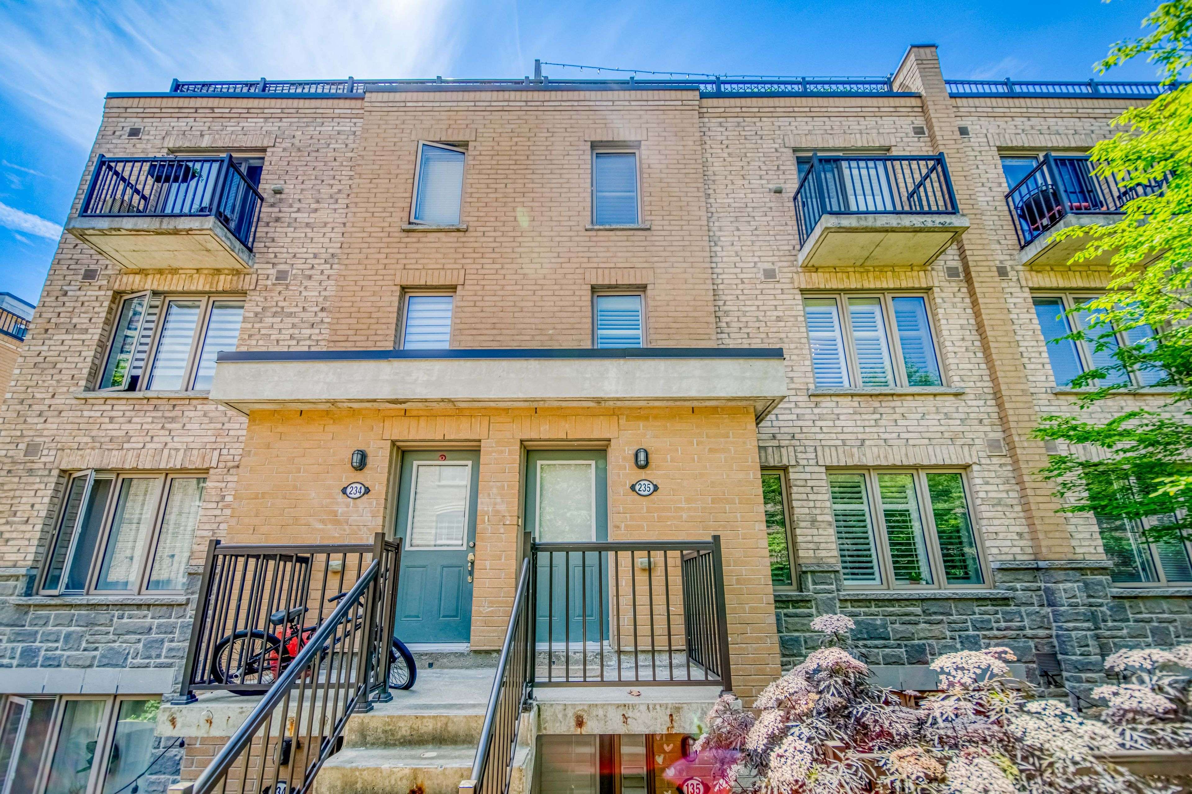 Toronto W02, ON M6H 0B7,11 Foundry AVE #235