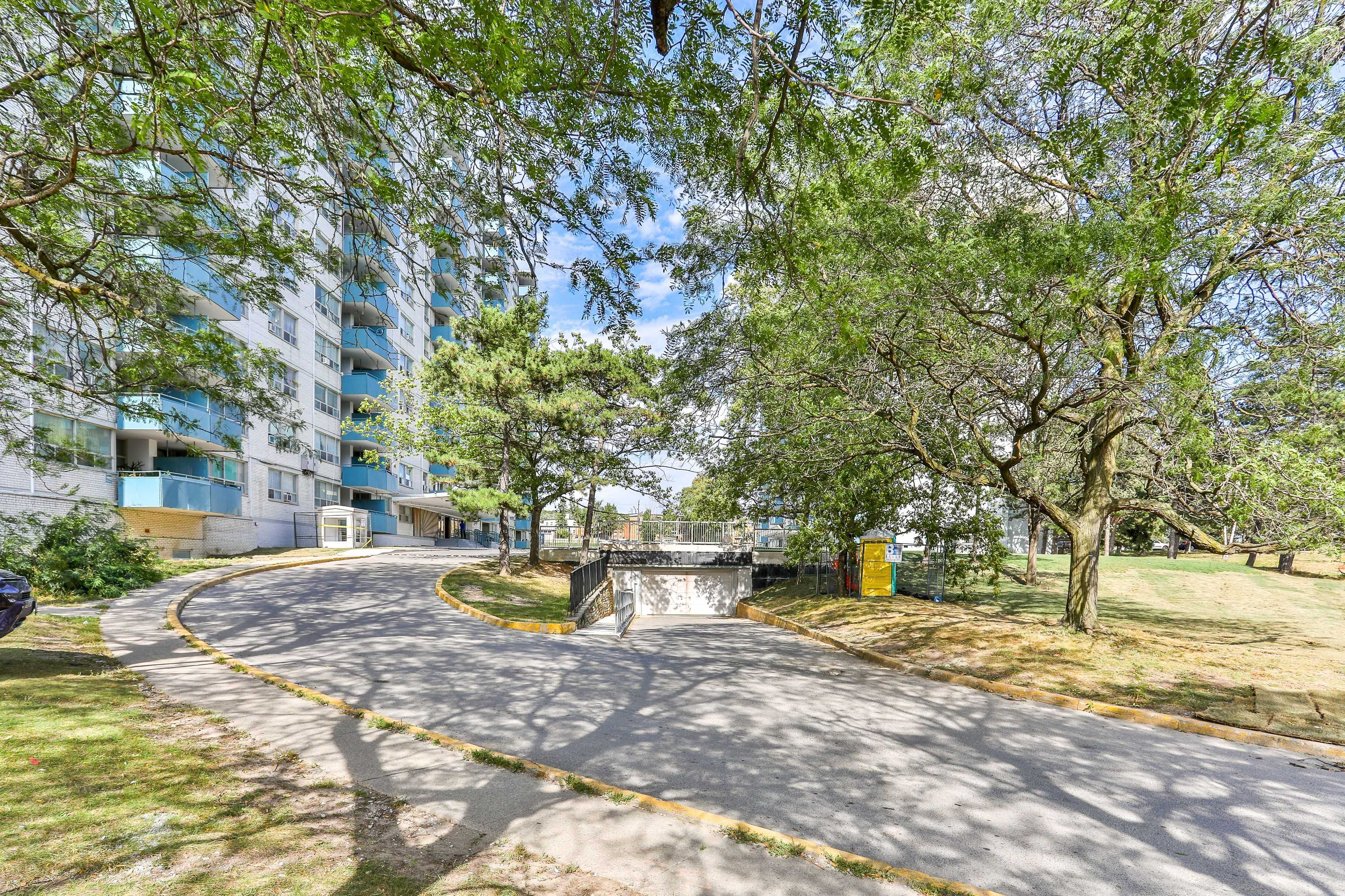 Toronto W04, ON M6L 1B2,1440 Lawrence AVE W #1106