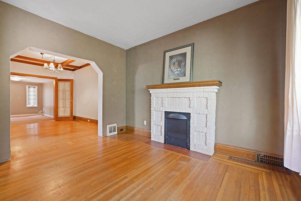 Hamilton, ON L8M 3L4,163 Grosvenor AVE S