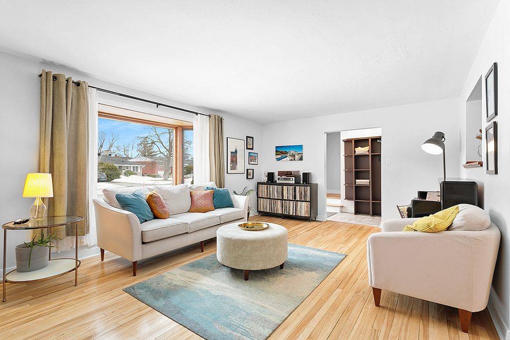 Alta Vista And Area, ON K1G 0Y6,639 Chadburn AVE