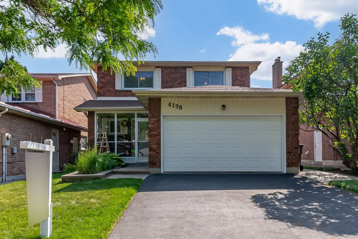 Mississauga, ON L5C 4M1,4198 Wakefield CRES