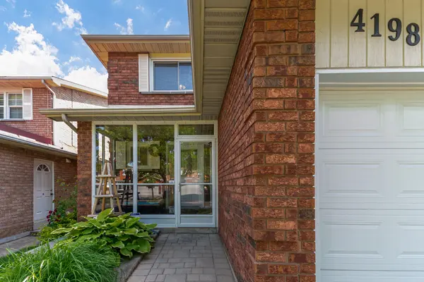 Mississauga, ON L5C 4M1,4198 Wakefield CRES