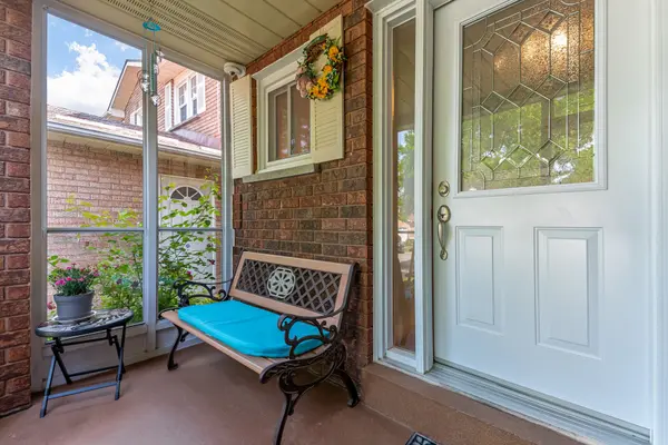 Mississauga, ON L5C 4M1,4198 Wakefield CRES