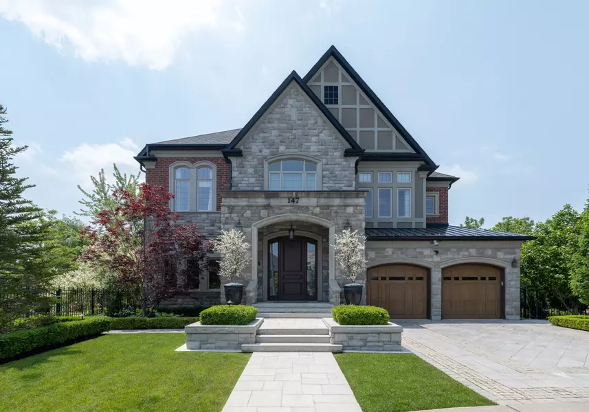 147 Cooks Mill CRES, Vaughan, ON L6A 0L1