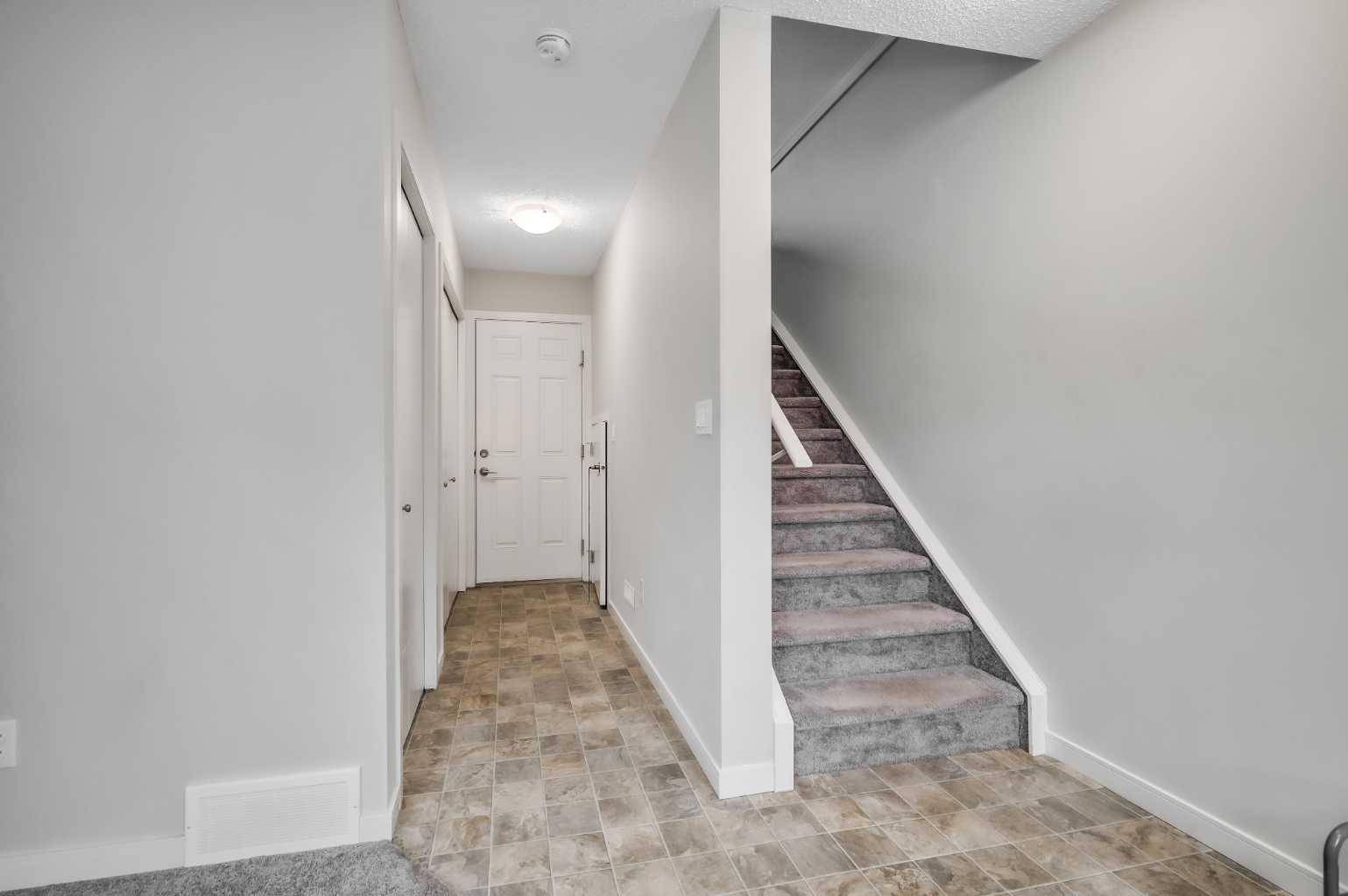 Calgary, AB T3P0P3,202 Evansridge Common Northwest