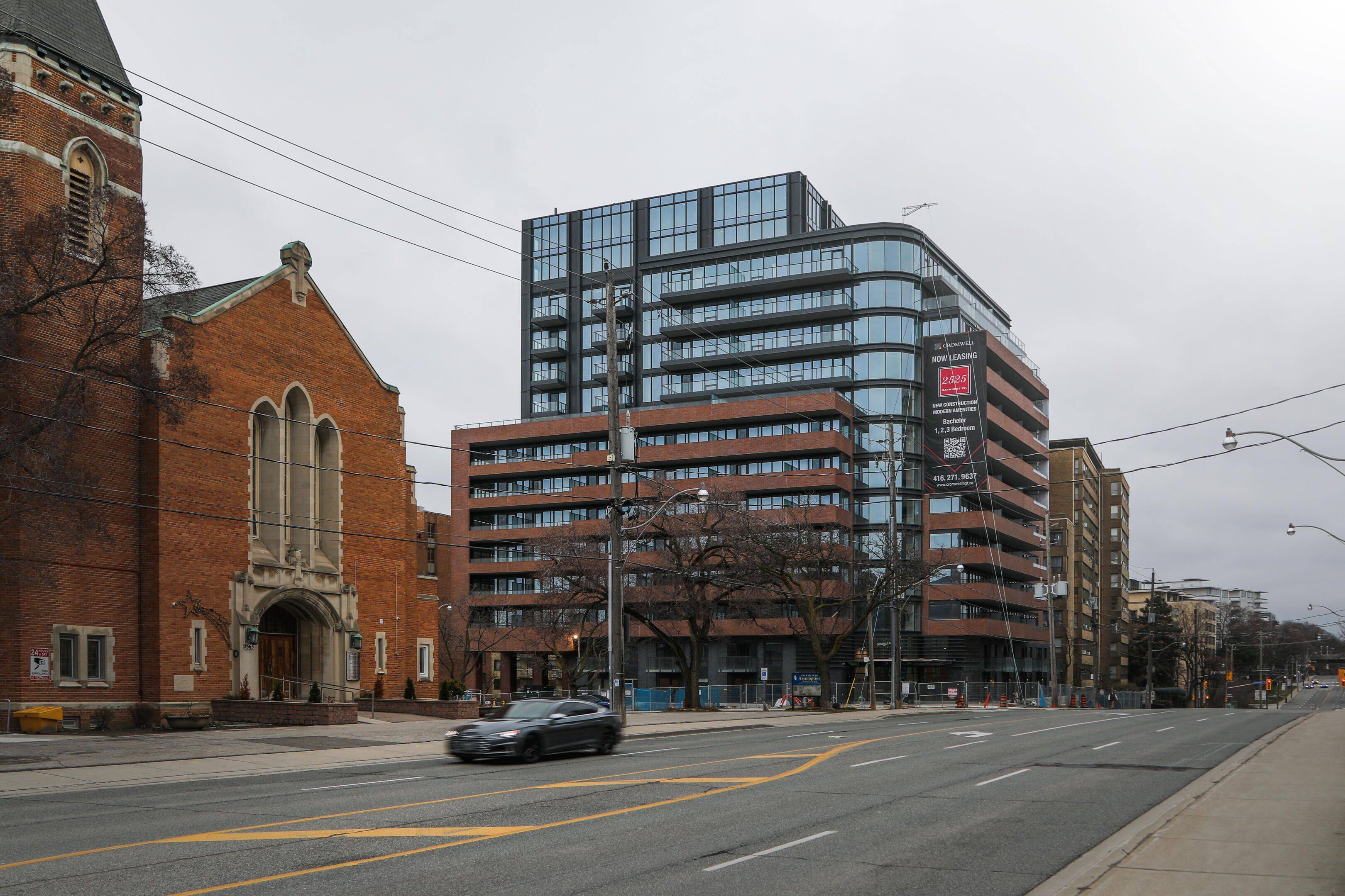 Toronto C04, ON M6B 2Y9,2525 Bathurst ST #1303