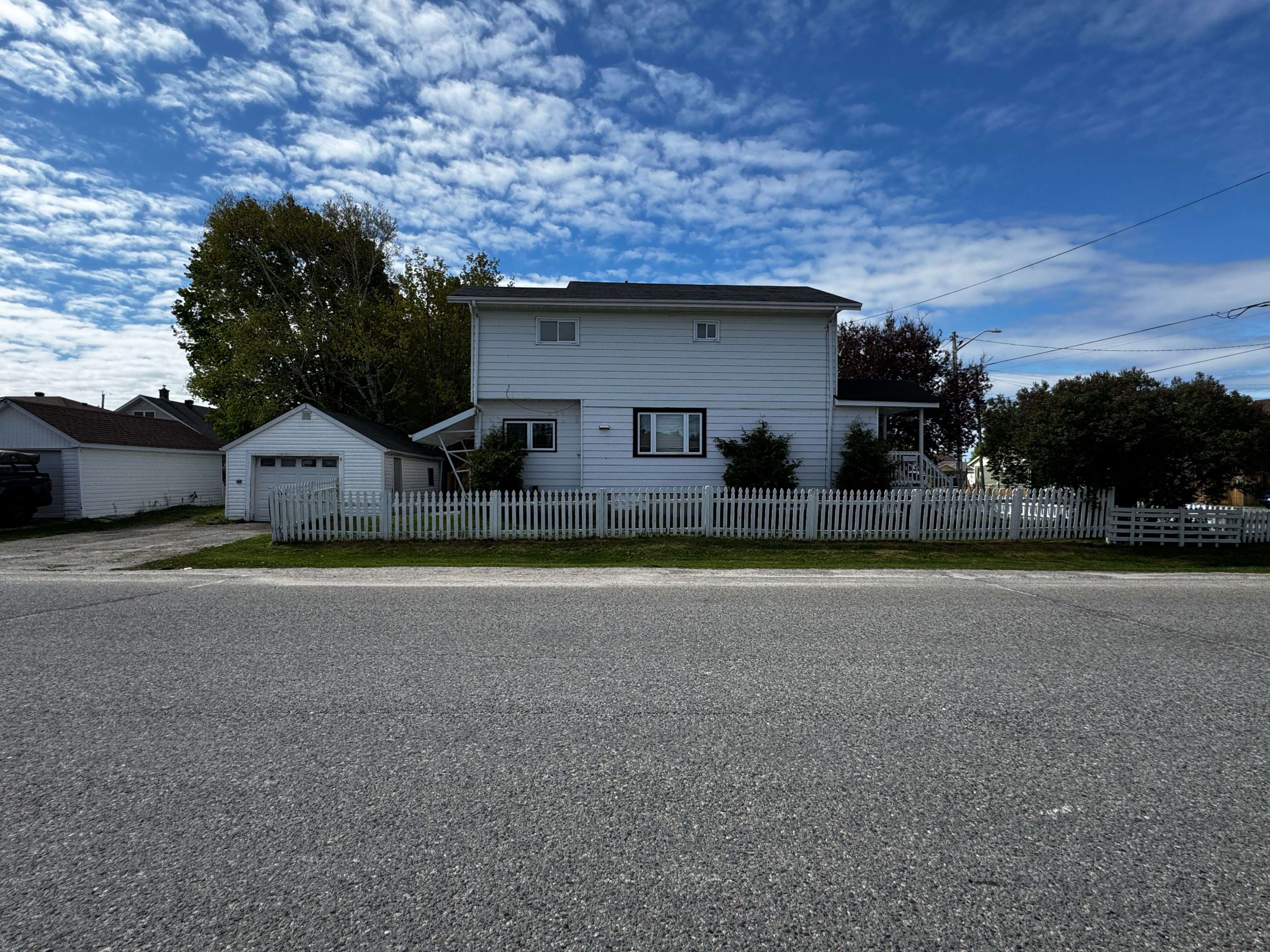 Timmins, ON P4N 1X9,474 Elm ST S