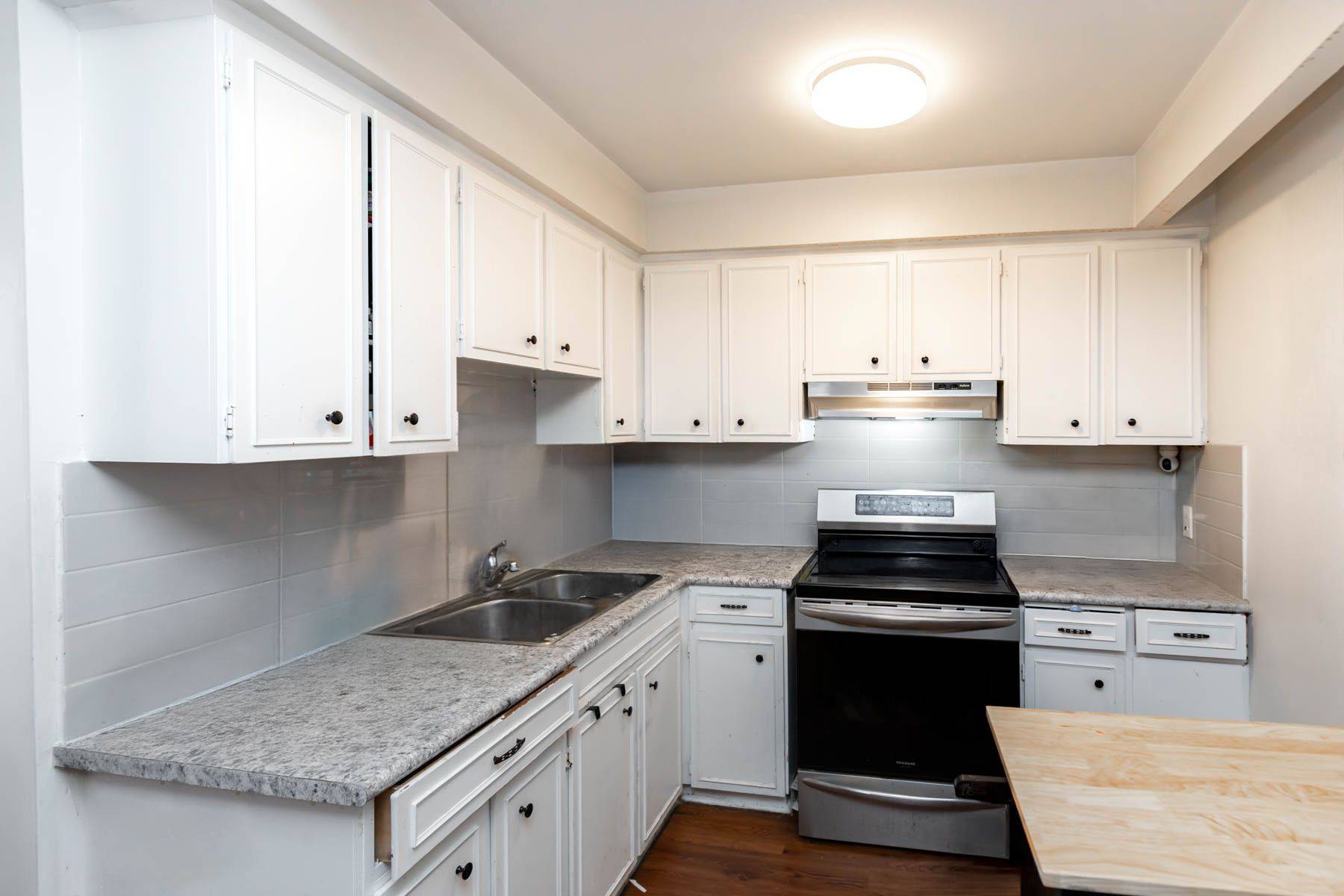 2204 Bloor ST W #2nd Floor, Toronto W02, ON M6S 1N4