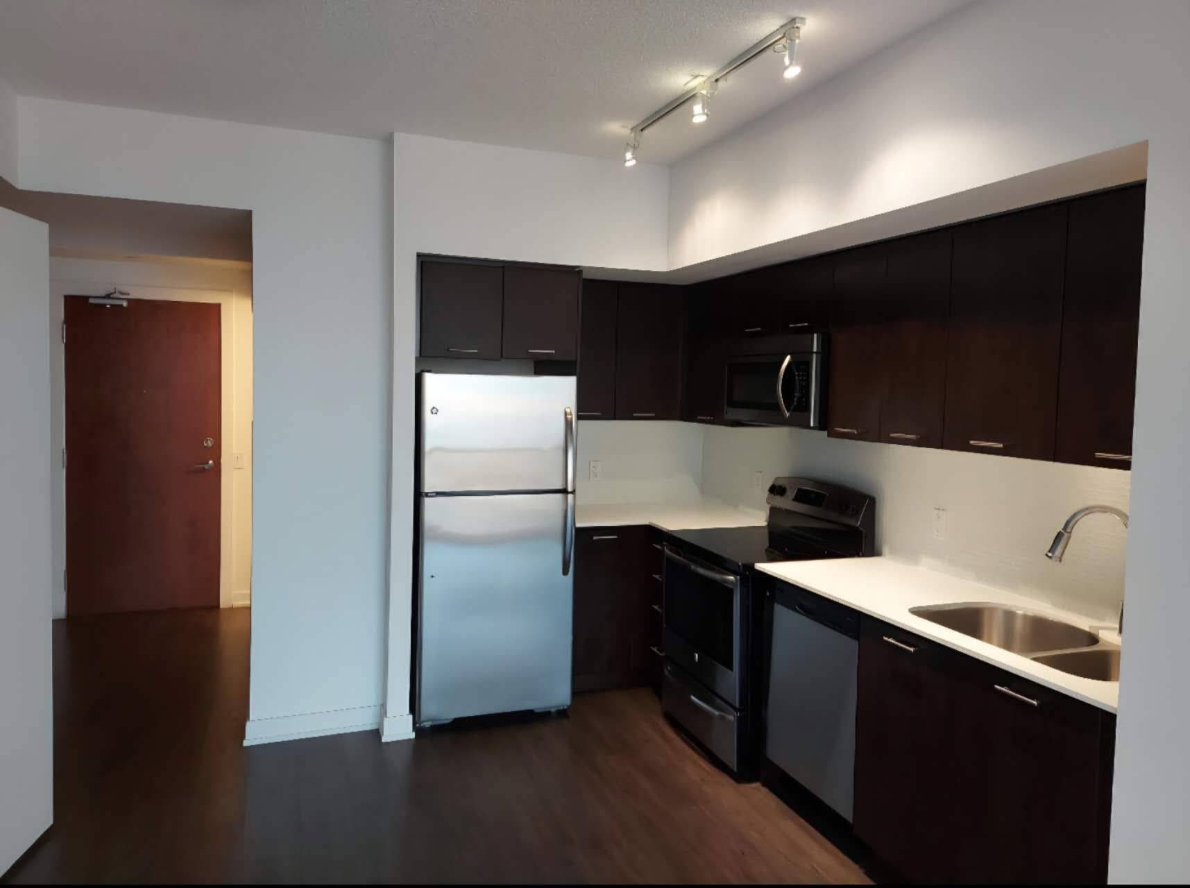 Toronto W06, ON M8V 1A4,2200 Lake Shore BLVD W #4102