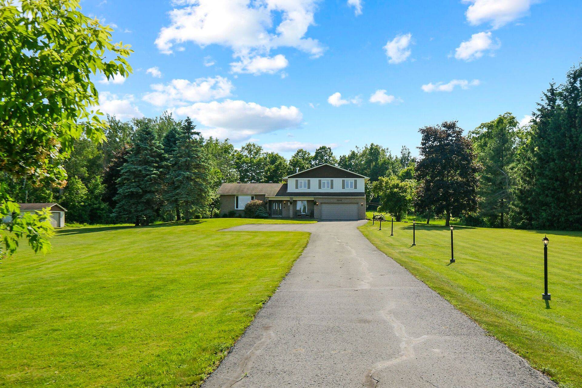 1376 MacDonald RD, Russell, ON K4R 0K1