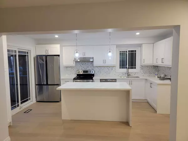 Mississauga, ON L5N 6E3,6429 Longspur RD #Upper