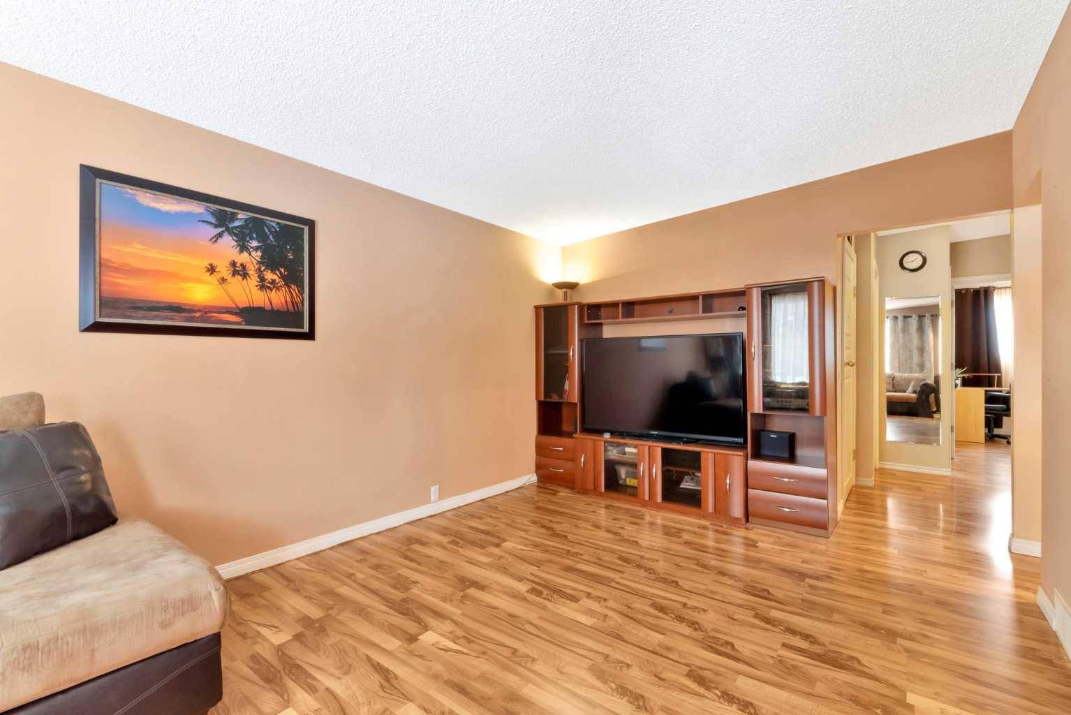 Calgary, AB T2W 1V5,11722 Canfield RD Southwest