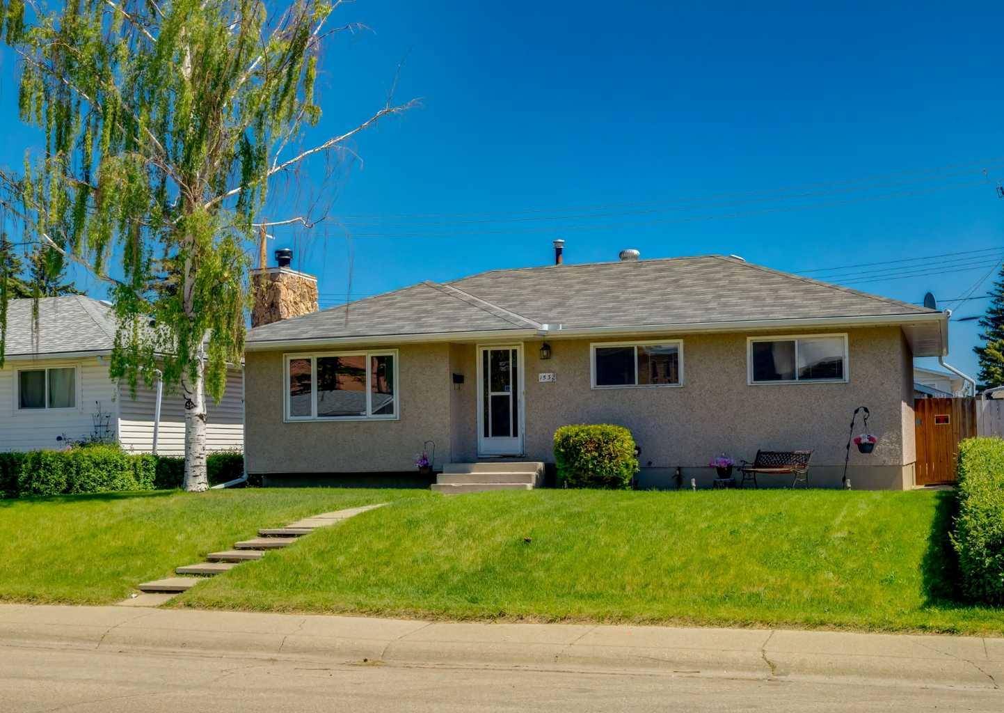 1532 45 ST SE,  Calgary,  AB T2A 1N2