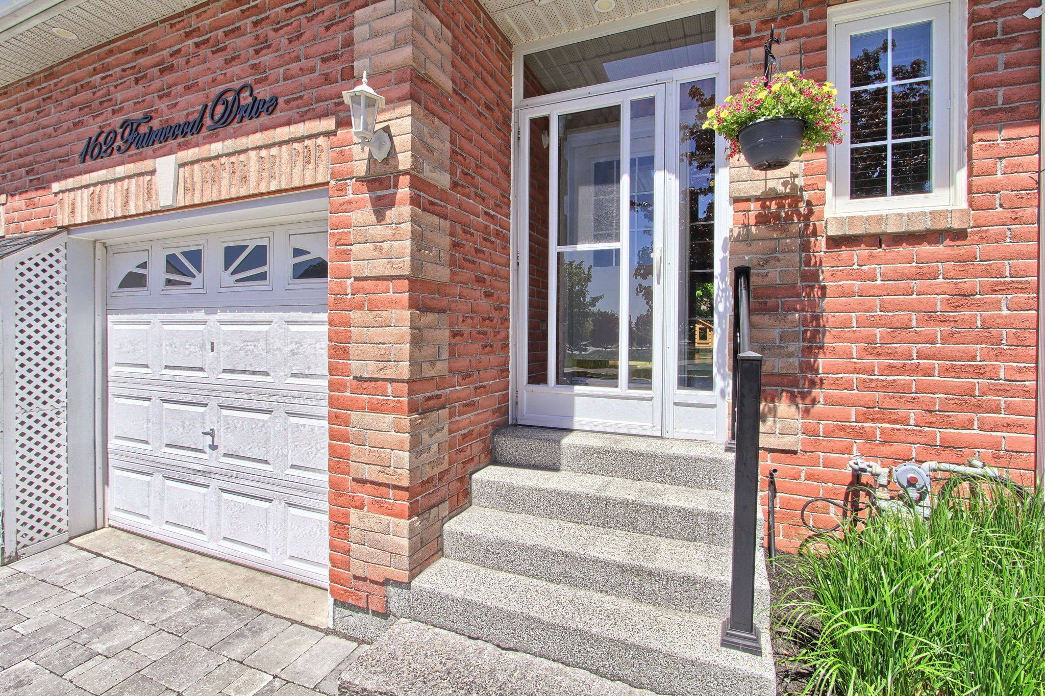Georgina, ON L4P 3Y3,162 Fairwood DR