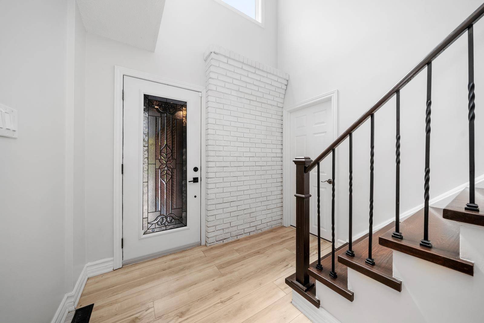 Bradford West Gwillimbury, ON L3Z 1B4,17 PATRICIAN CT