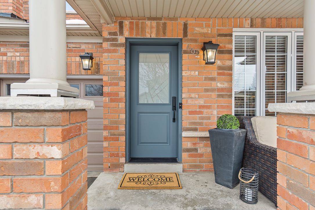 Burlington, ON L7L 6E6,662 Julia AVE