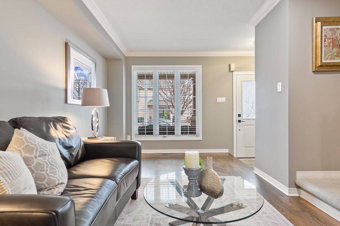 Burlington, ON L7L 6E6,662 Julia AVE