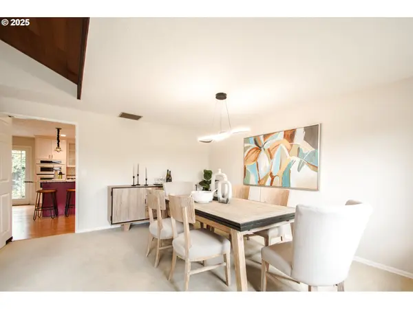 Portland, OR 97225,2440 SW BURBANK AVE