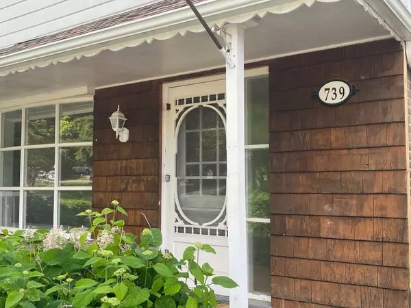 Newmarket, ON L3Y 2Z7,739 Sunnypoint DR