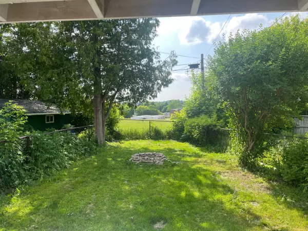 Newmarket, ON L3Y 2Z7,739 Sunnypoint DR