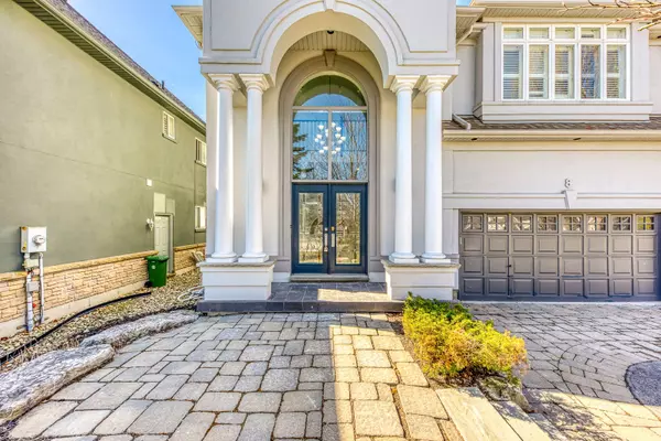 Hamilton, ON L9K 1N7,8 Hackamore CT