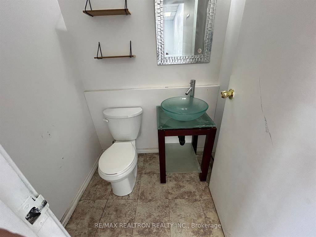Whitby, ON L1N 4H3,153 Brock ST #3