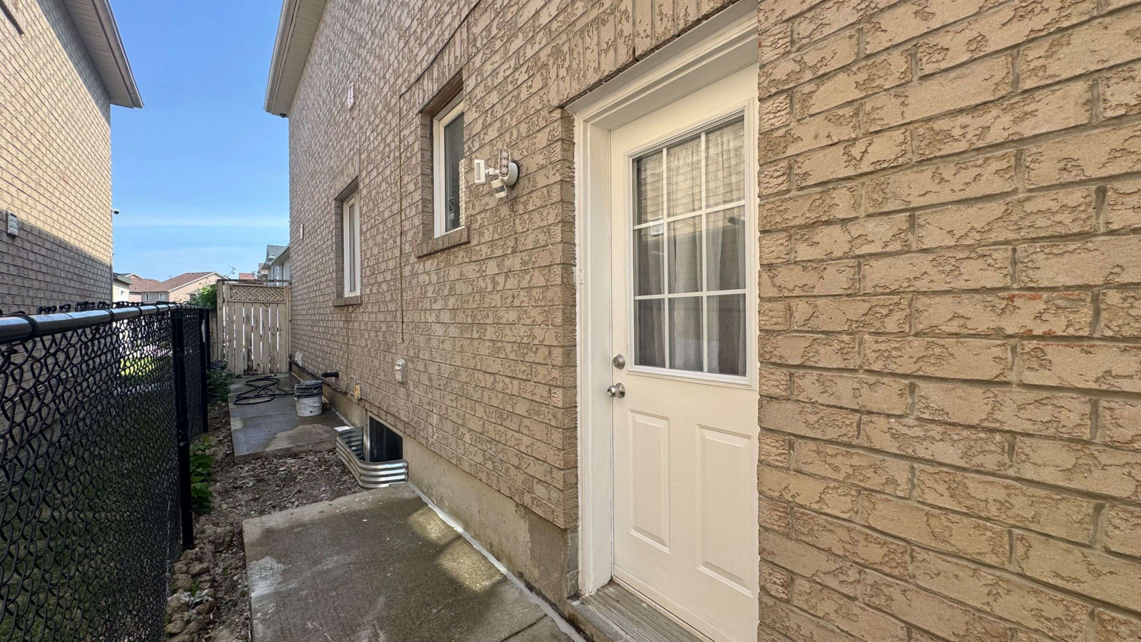 Brampton, ON L6Y 5P9,3 Lennon TRL #Lower Level