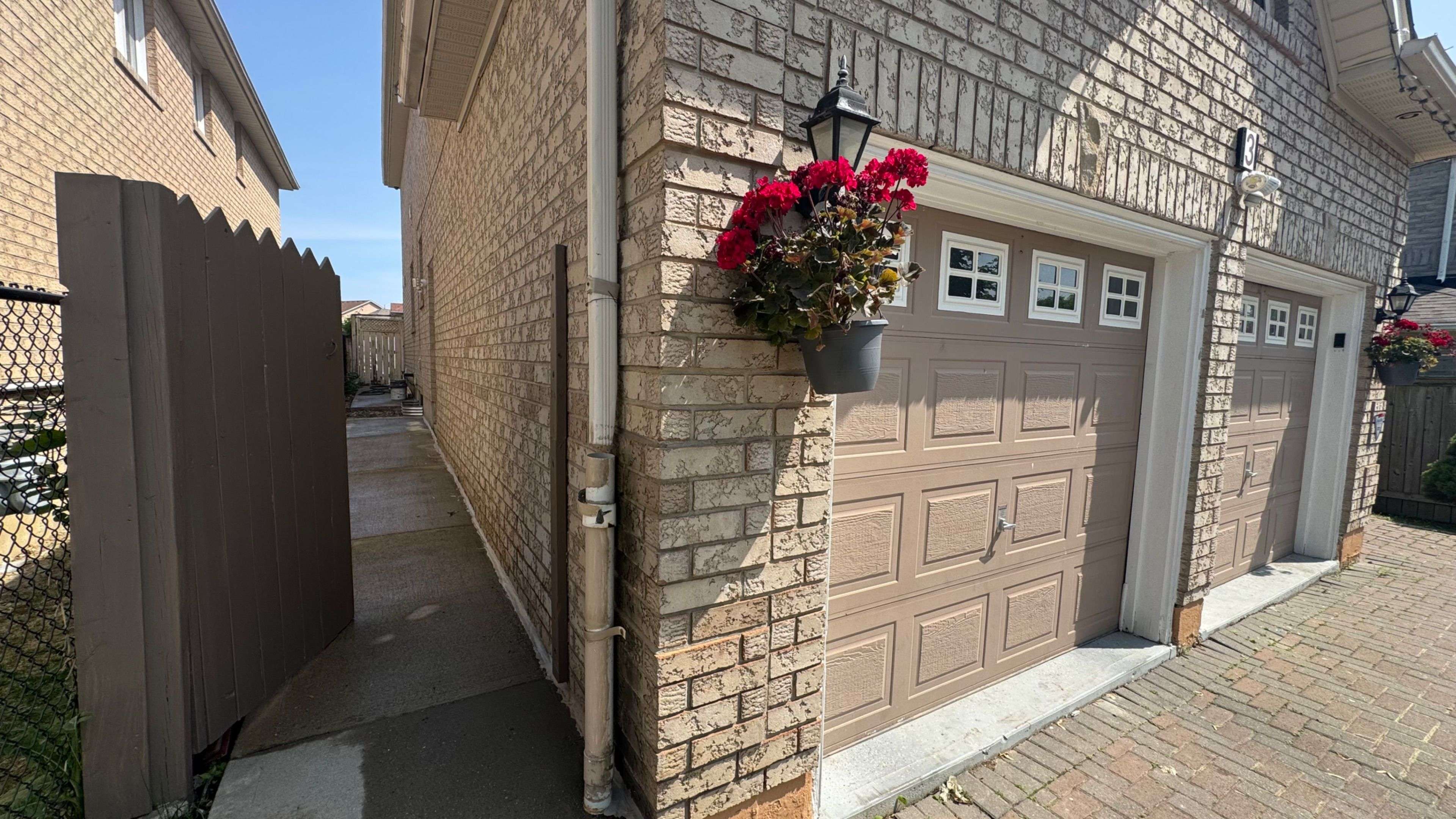 Brampton, ON L6Y 5P9,3 Lennon TRL #Lower Level