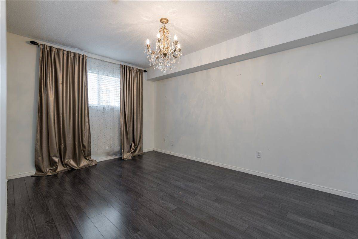 Barrie, ON L4M 3J3,126 Bell Farm RD #B07