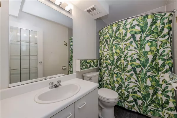 Barrie, ON L4M 3J3,126 Bell Farm RD #B07