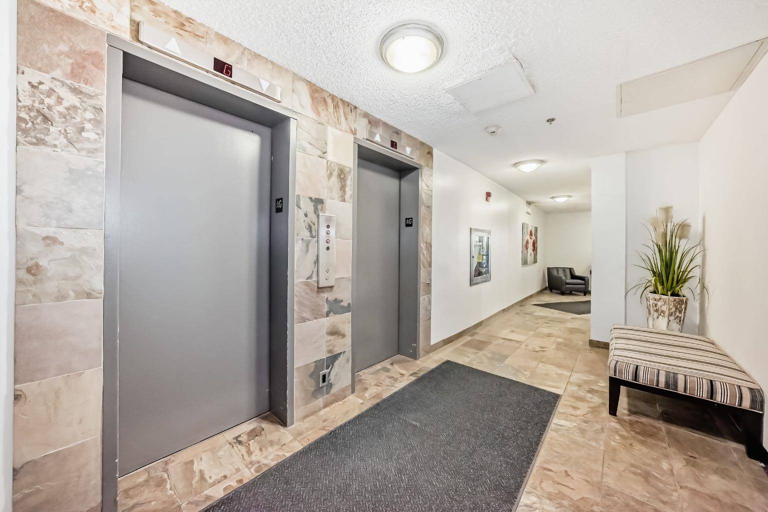 Calgary, AB T2R 0M2,215 14 AVE SW #202