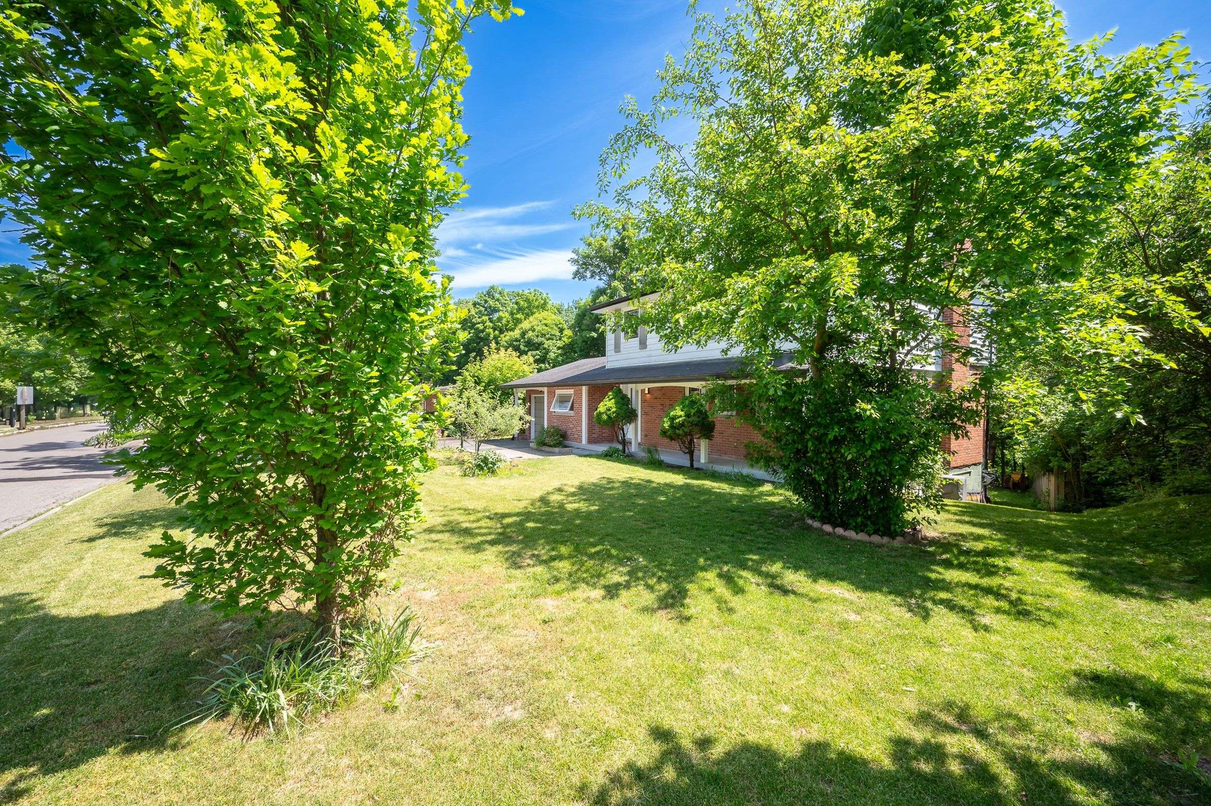 Hamilton, ON L9H 4G2,85 Robinhood DR