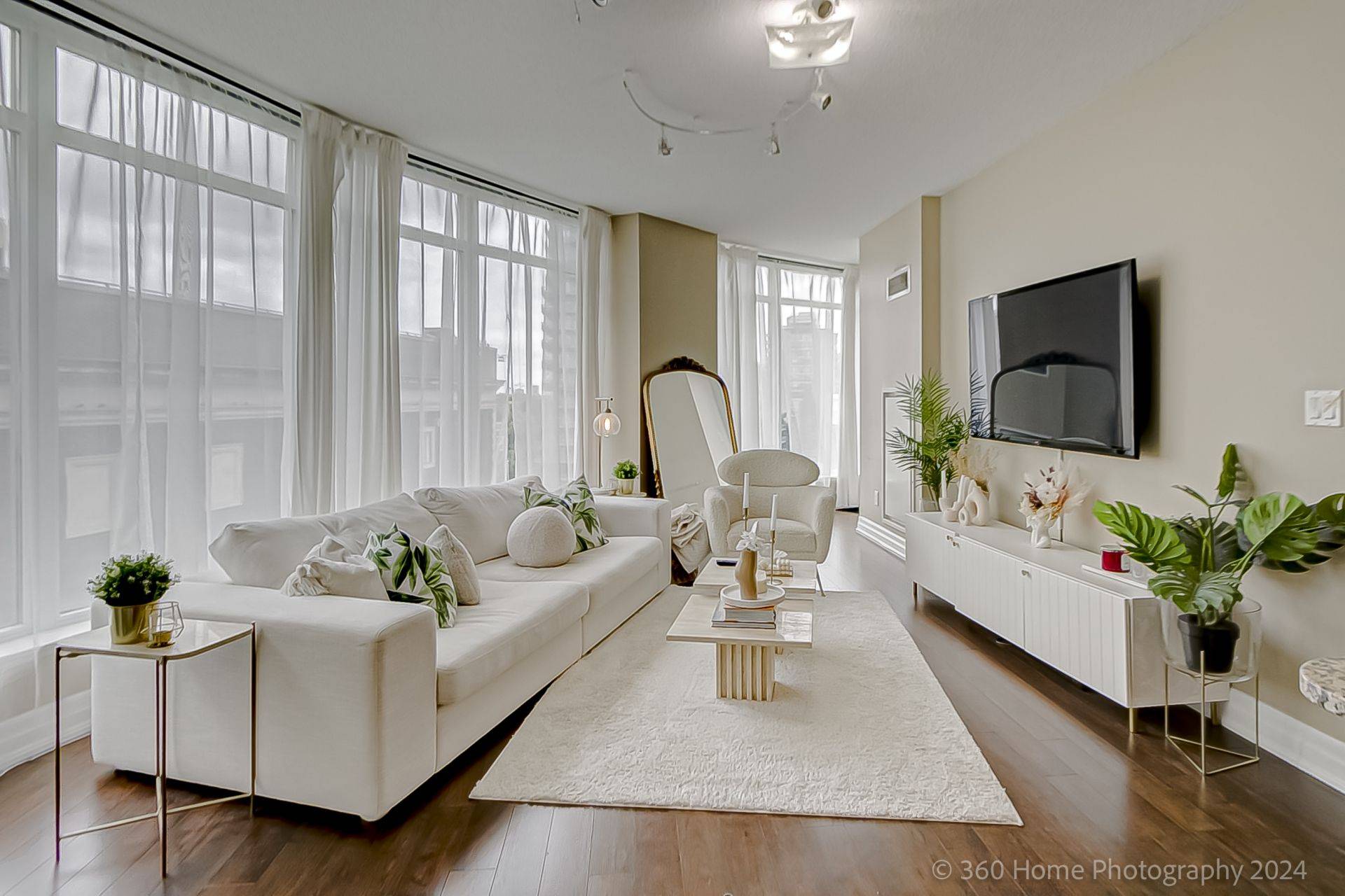 Toronto C02, ON M5R 1M2,8 Scollard ST #702