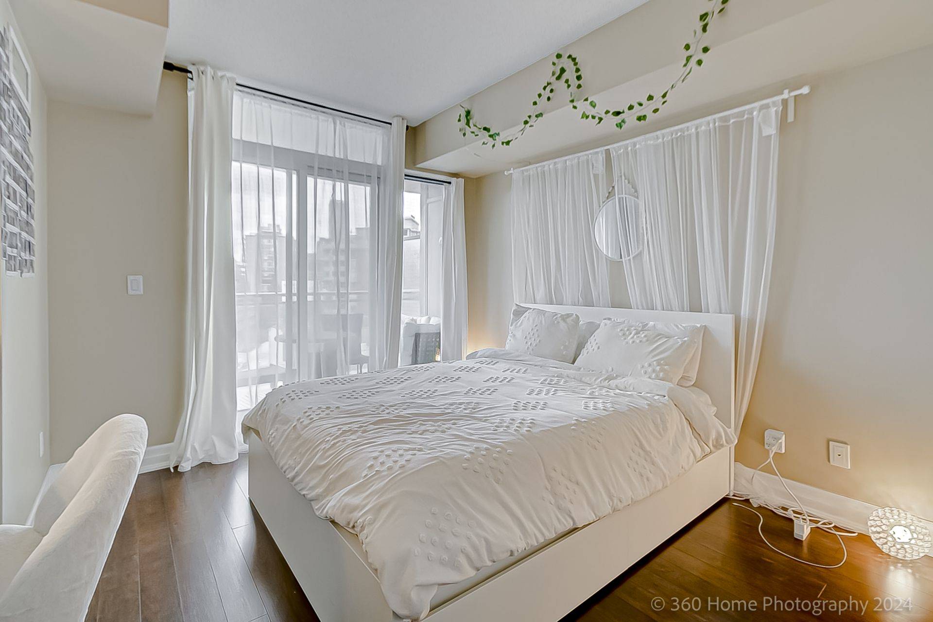 Toronto C02, ON M5R 1M2,8 Scollard ST #702
