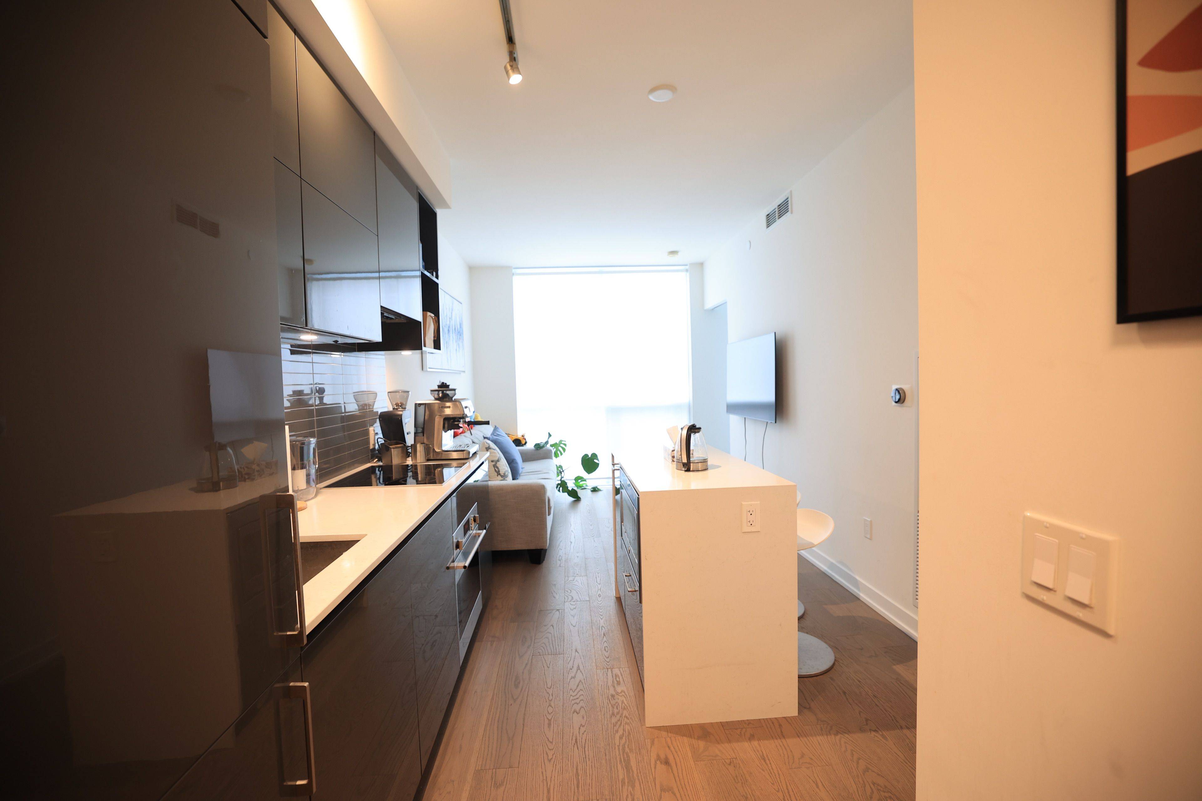 Toronto C02, ON M4W 0B1,1 Yorkville AVE #4303