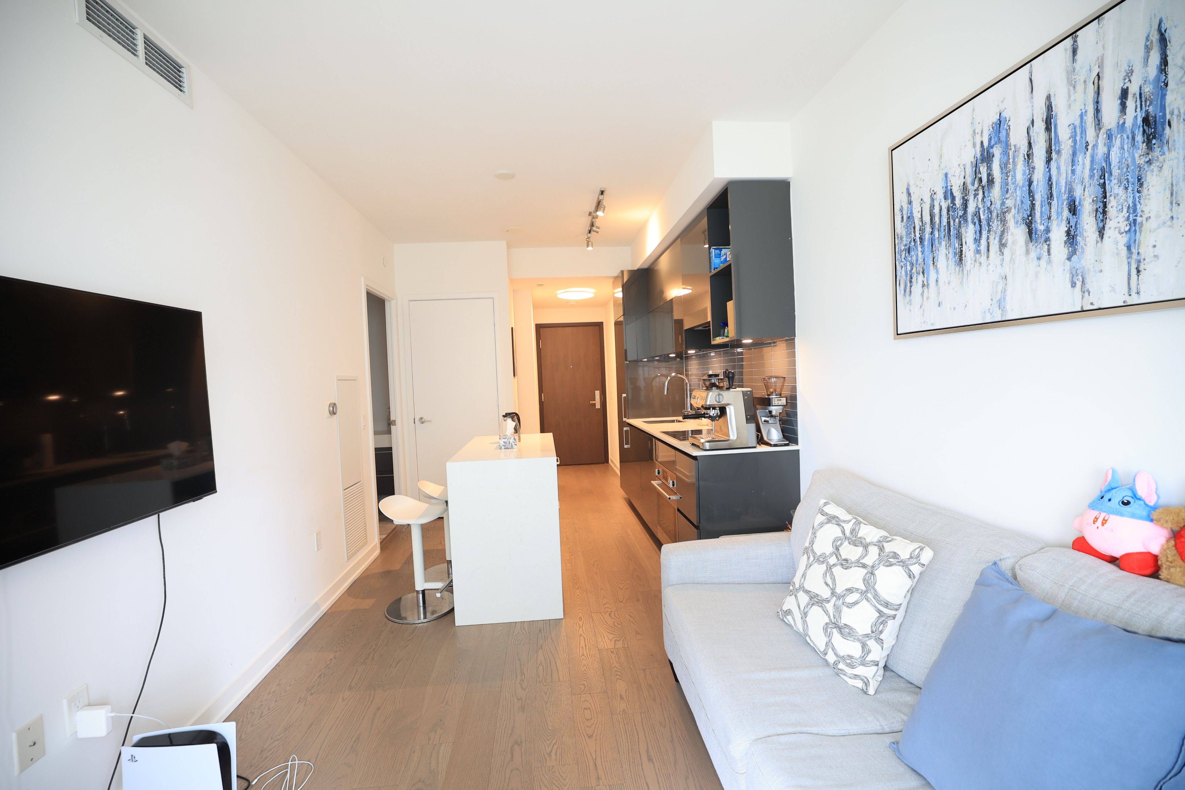 Toronto C02, ON M4W 0B1,1 Yorkville AVE #4303