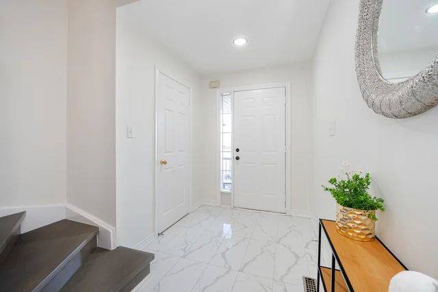 Whitby, ON L1P 1X1,92 Kirkland PL